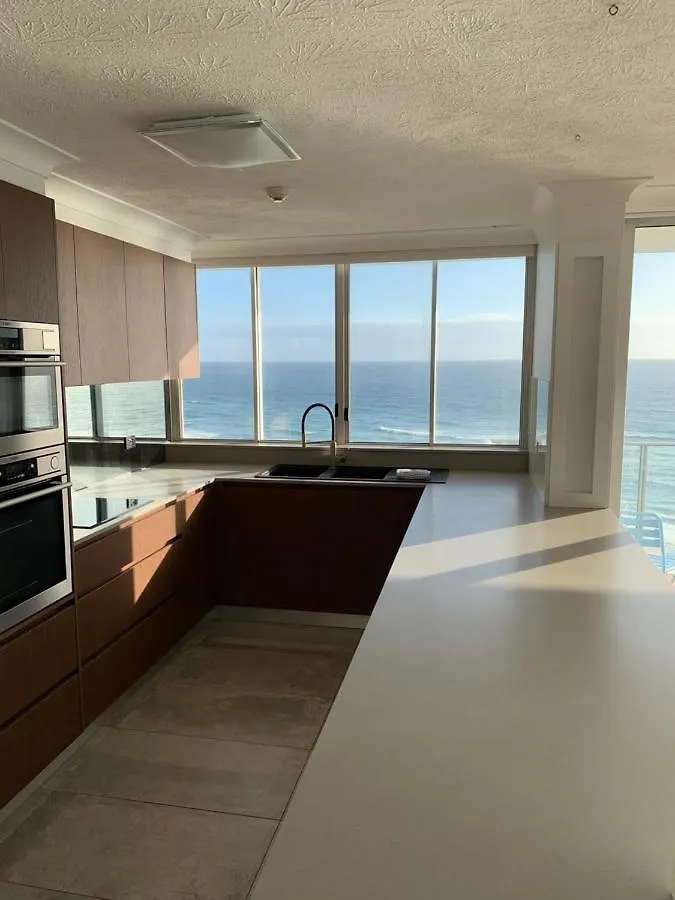 Pacific Regis Beachfront Holiday Apartments Gold Coast
