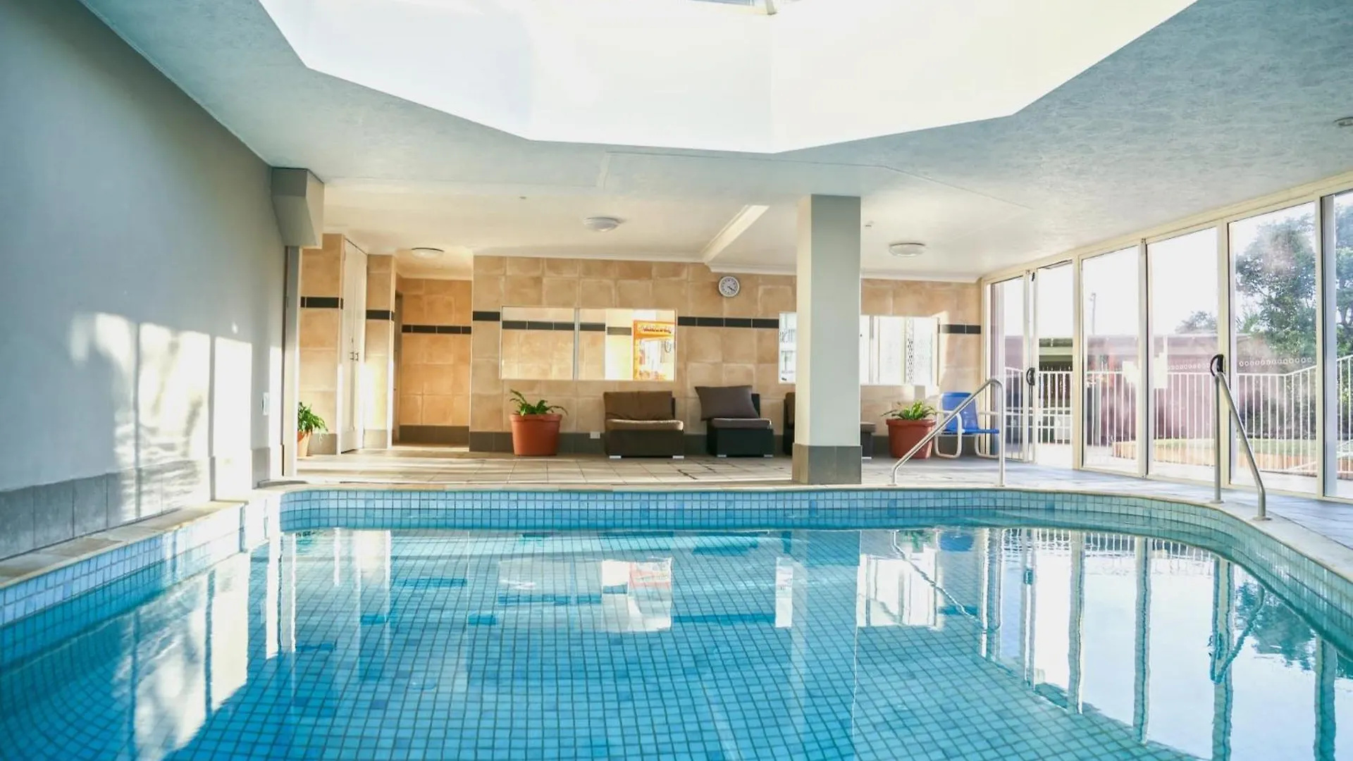 **** Aparthotel Pacific Regis Beachfront Holiday Apartments Gold Coast Australia