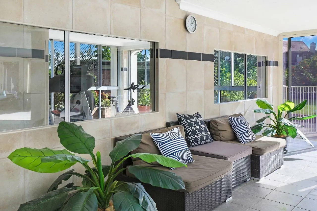 Pacific Regis Beachfront Holiday Apartments Gold Coast Aparthotel